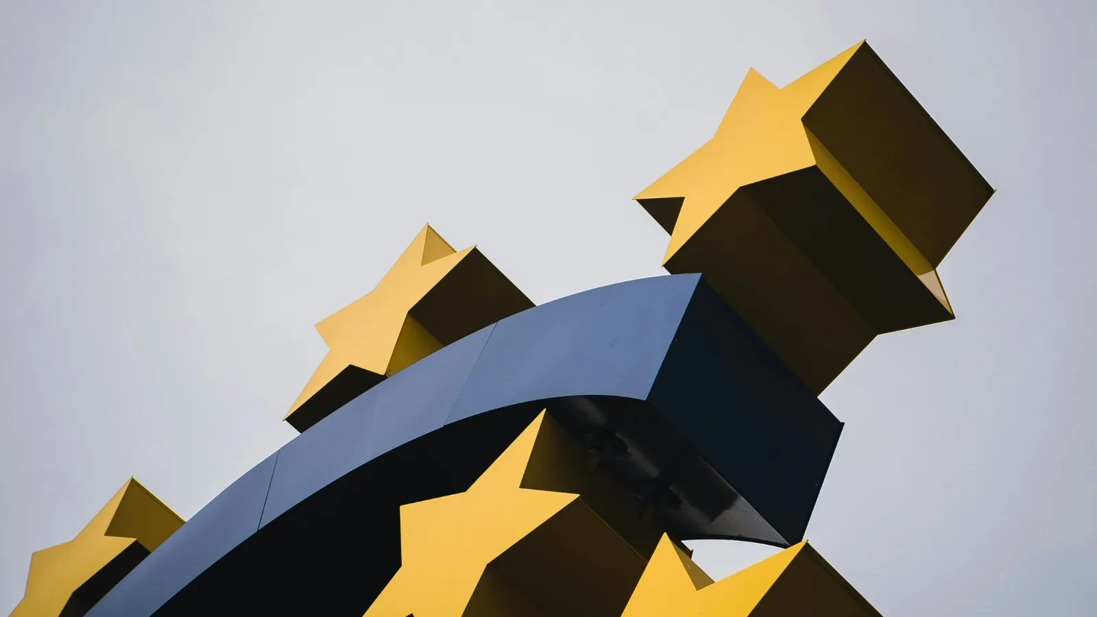 Europese sterren als illustratie bij sparen bij een buitenlandse bank